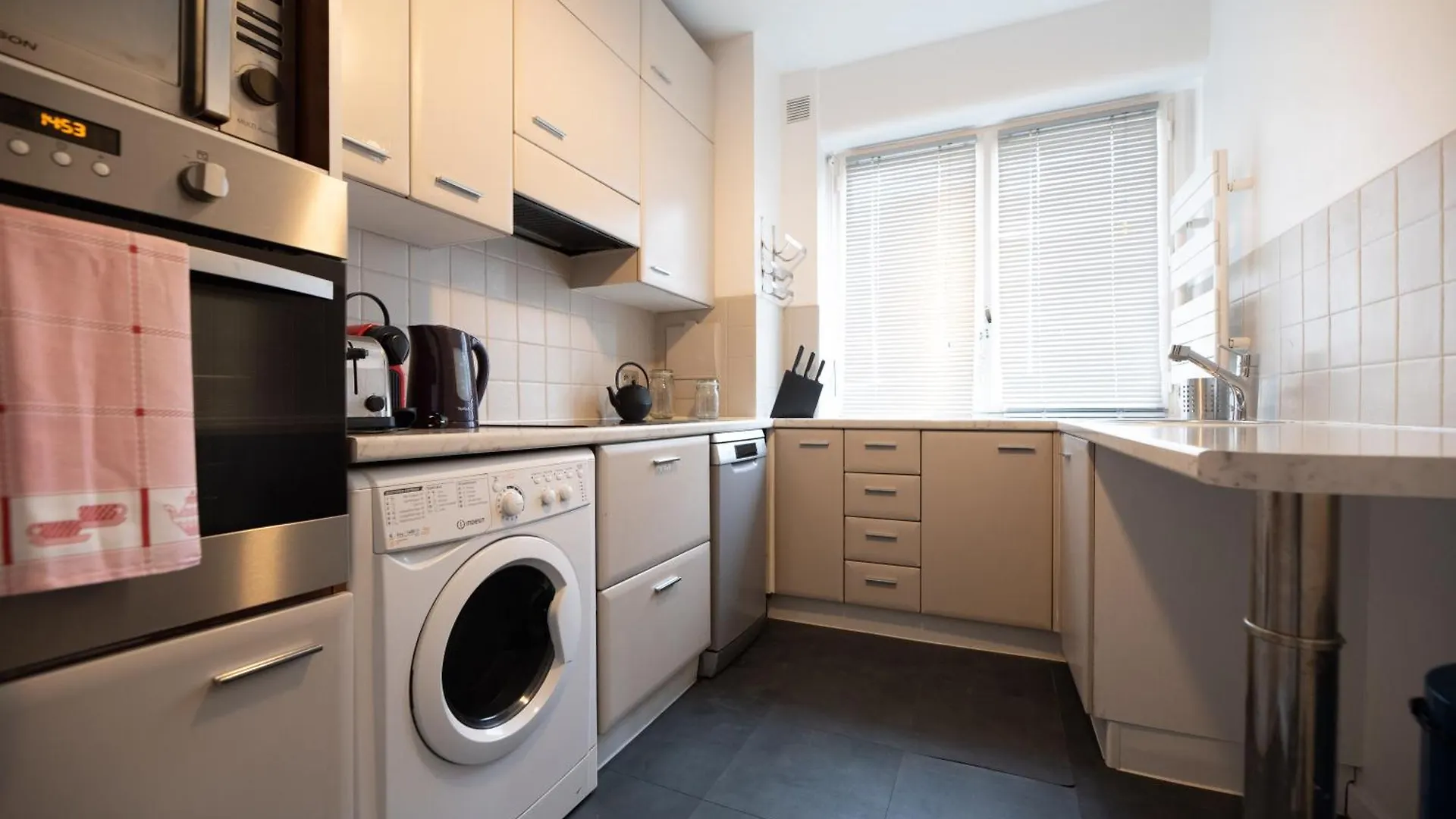 Cia - Pereire, Spacious Flat With Balcony Paris Apartment